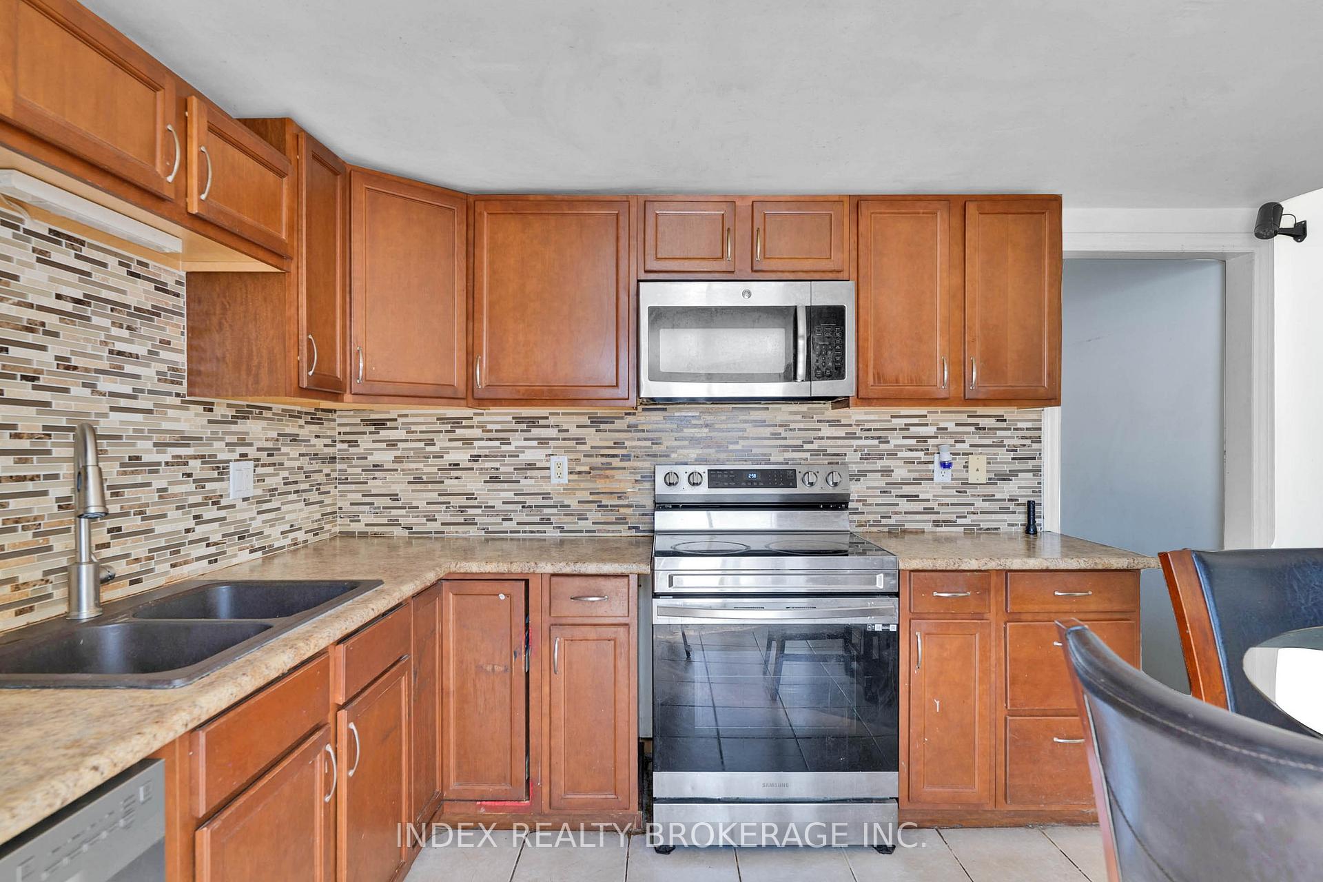 Photo 9 of 86 Gibbons Street, Oshawa, McLaughlin — HOMEH