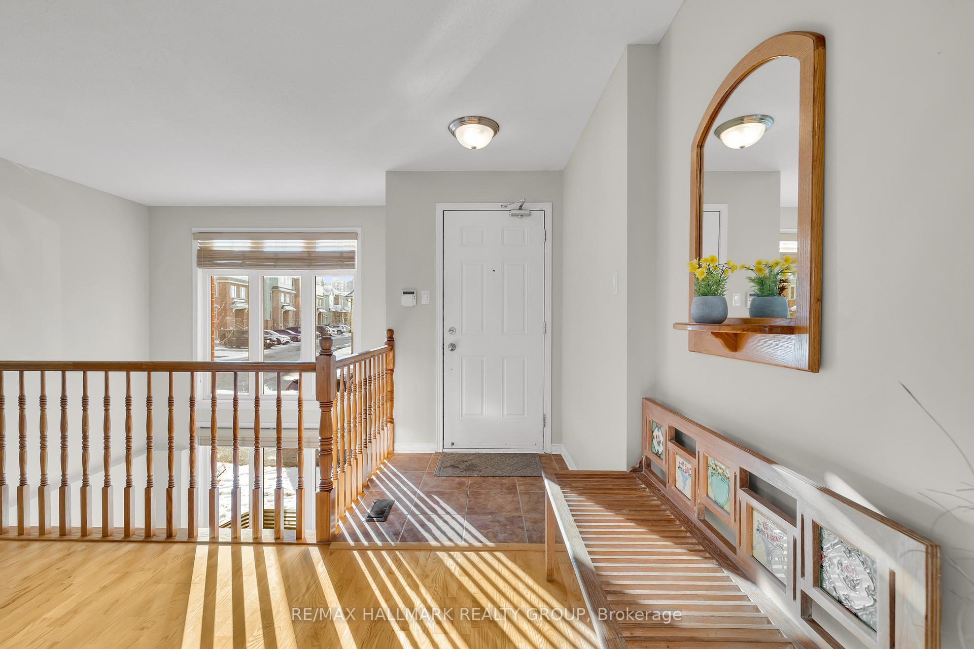 Photo 4 of Unit 4, 577 Reardon Private, Ottawa, Heron Gate/Industrial Park — HOMEH