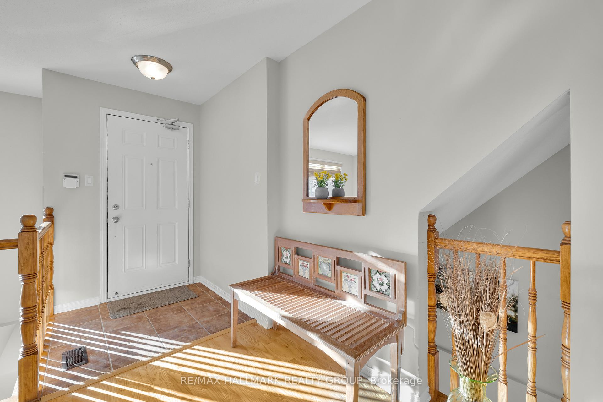 Photo 5 of Unit 4, 577 Reardon Private, Ottawa, Heron Gate/Industrial Park — HOMEH