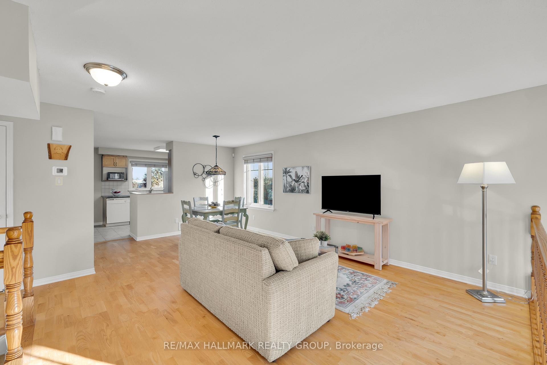 Photo 6 of Unit 4, 577 Reardon Private, Ottawa, Heron Gate/Industrial Park — HOMEH