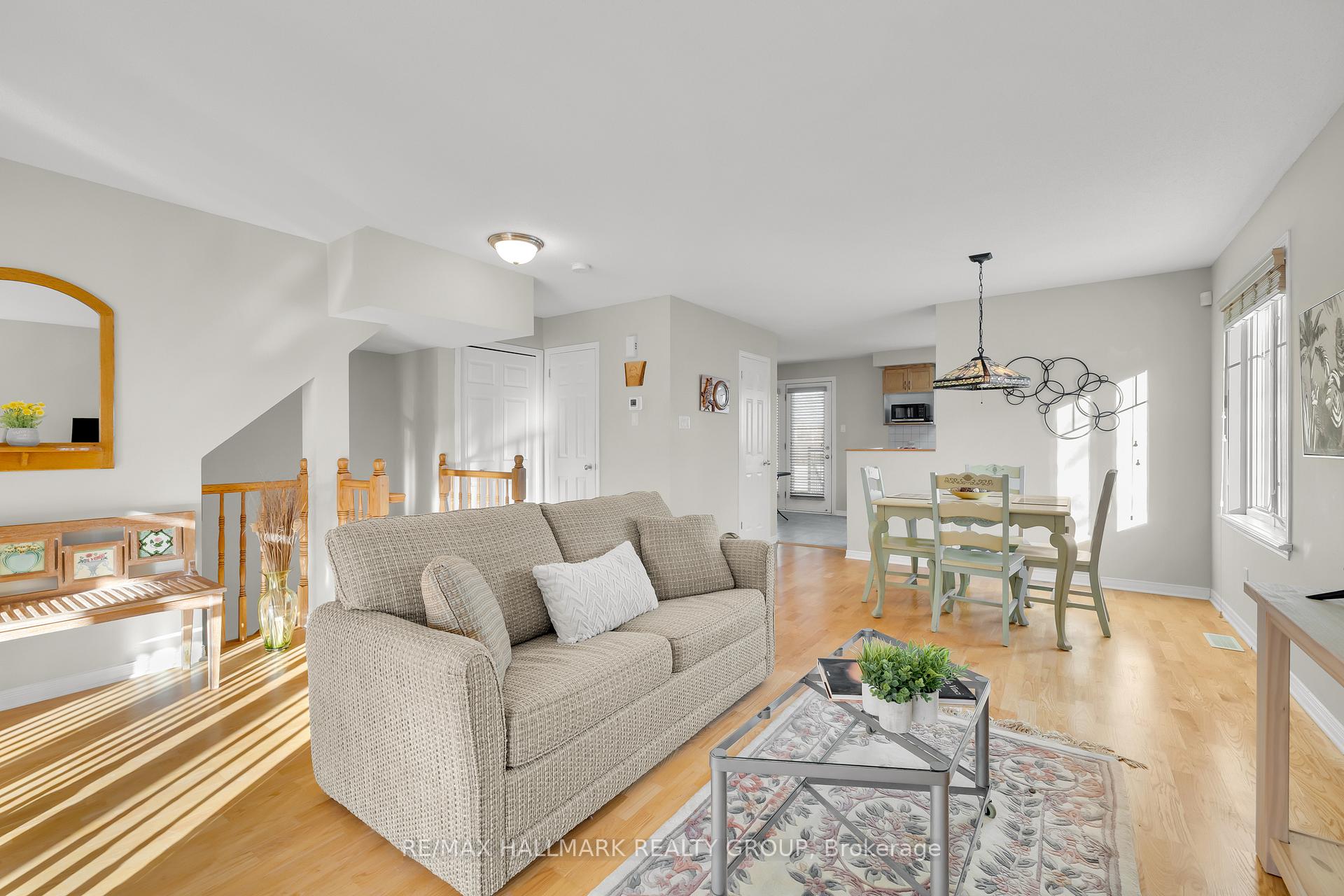 Photo 7 of Unit 4, 577 Reardon Private, Ottawa, Heron Gate/Industrial Park — HOMEH
