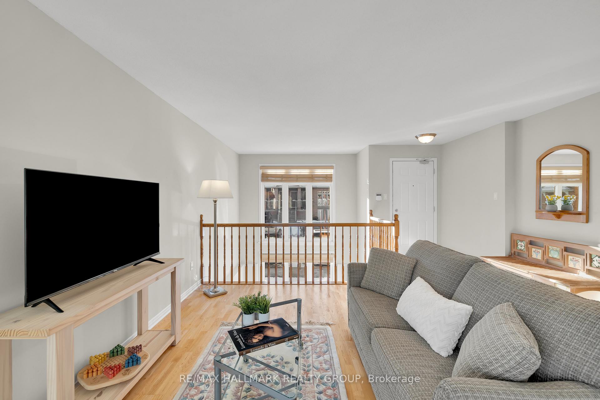 Photo 9 of Unit 4, 577 Reardon Private, Ottawa, Heron Gate/Industrial Park — HOMEH