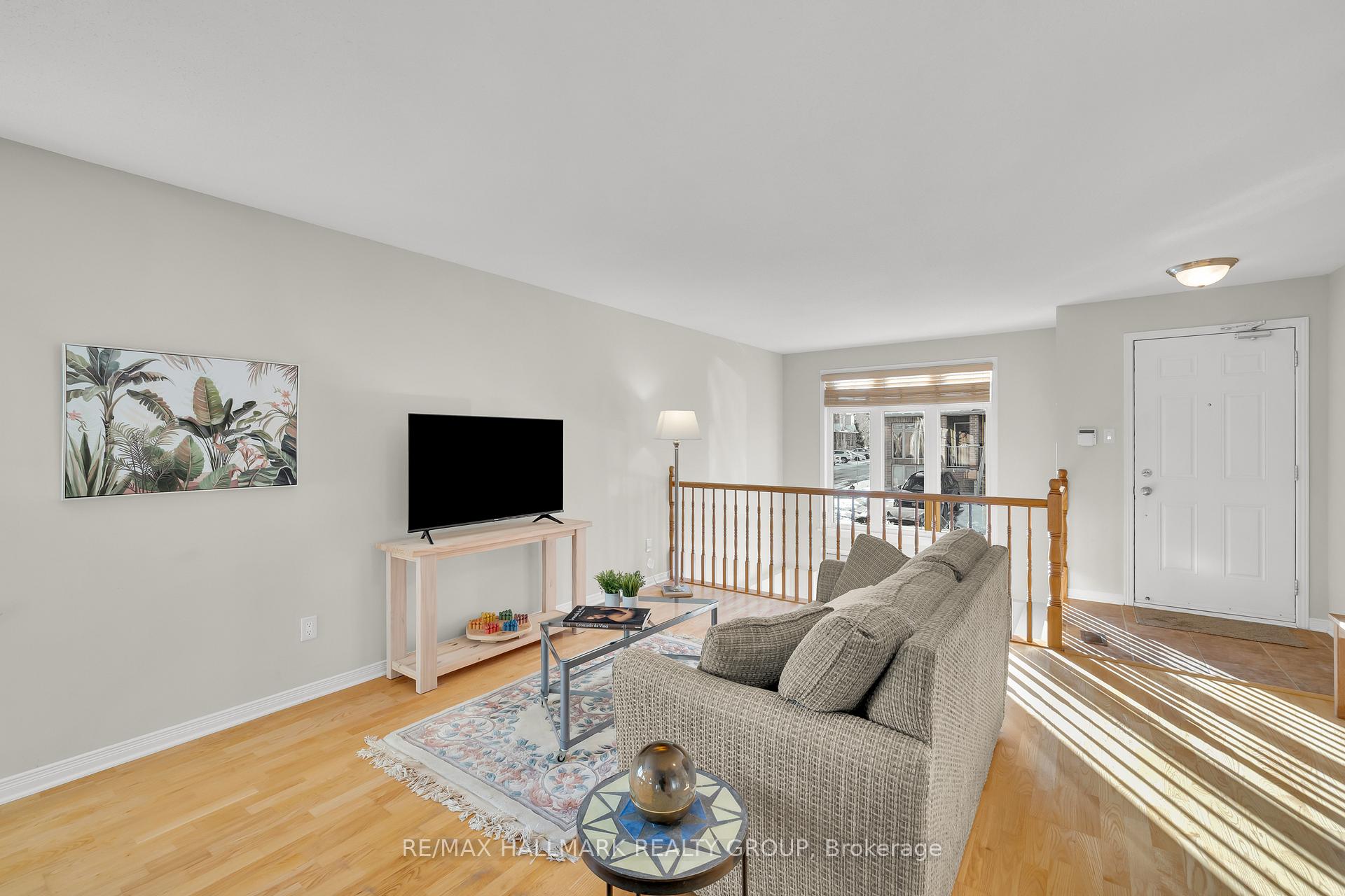 Photo 10 of Unit 4, 577 Reardon Private, Ottawa, Heron Gate/Industrial Park — HOMEH