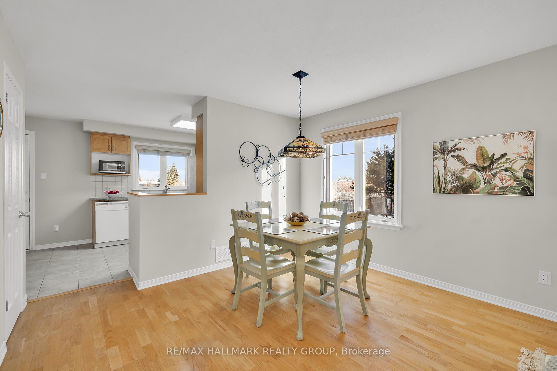 Photo 11 of Unit 4, 577 Reardon Private, Ottawa, Heron Gate/Industrial Park — HOMEH