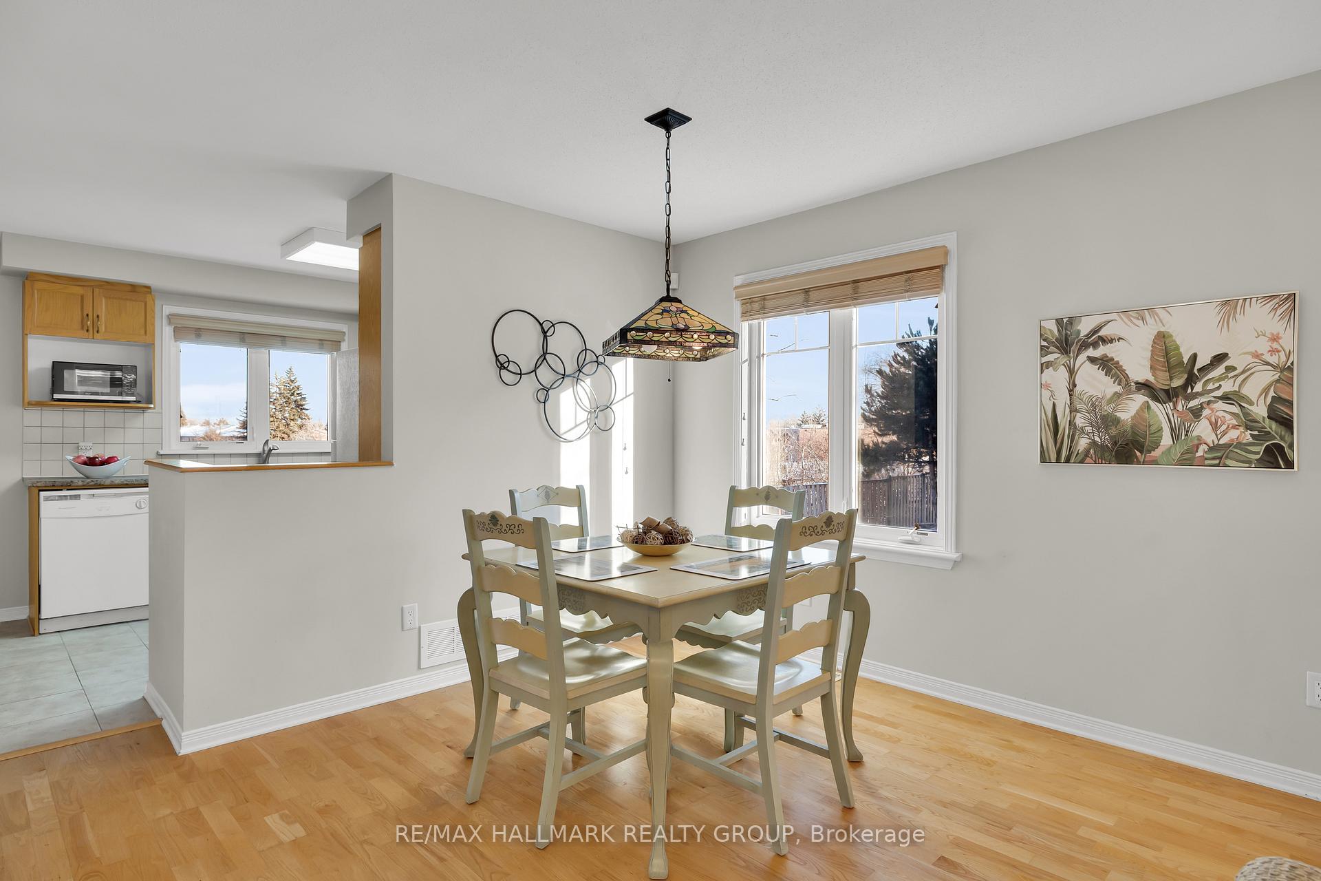Photo 12 of Unit 4, 577 Reardon Private, Ottawa, Heron Gate/Industrial Park — HOMEH