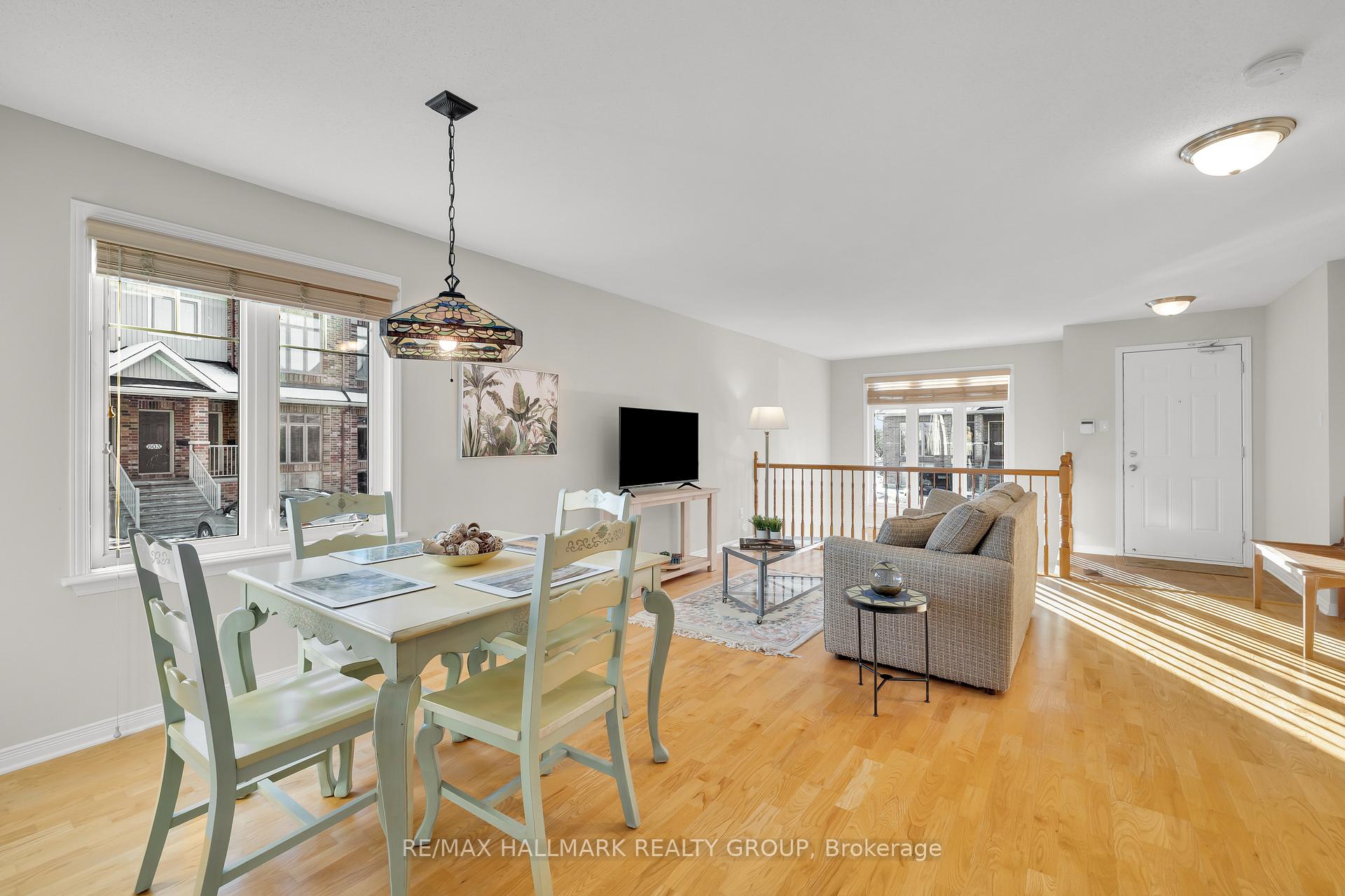 Photo 13 of Unit 4, 577 Reardon Private, Ottawa, Heron Gate/Industrial Park — HOMEH