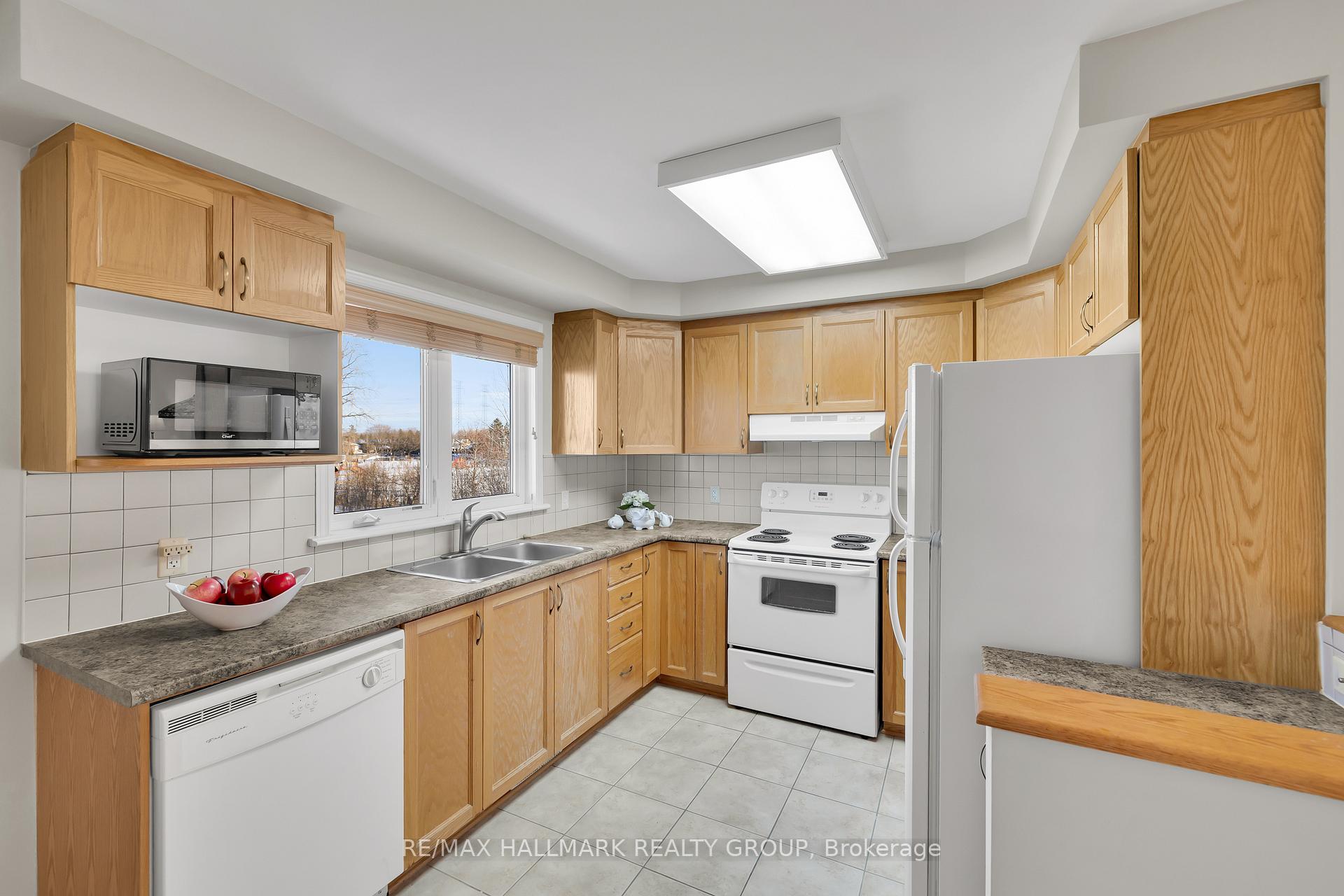 Photo 16 of Unit 4, 577 Reardon Private, Ottawa, Heron Gate/Industrial Park — HOMEH