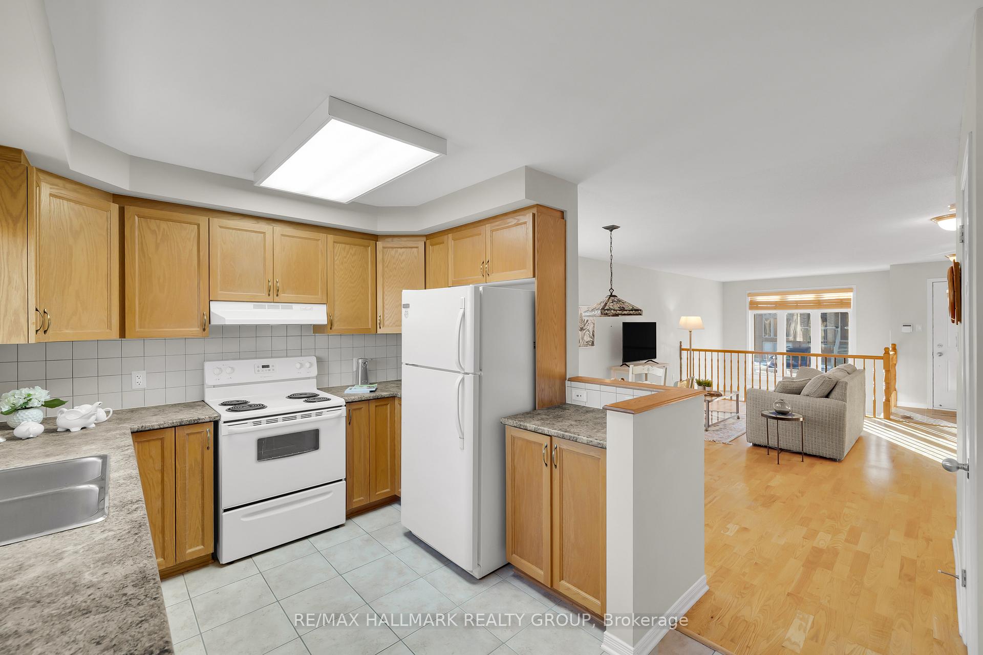 Photo 18 of Unit 4, 577 Reardon Private, Ottawa, Heron Gate/Industrial Park — HOMEH