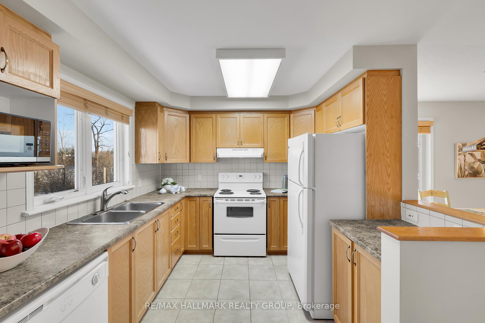 Photo 19 of Unit 4, 577 Reardon Private, Ottawa, Heron Gate/Industrial Park — HOMEH