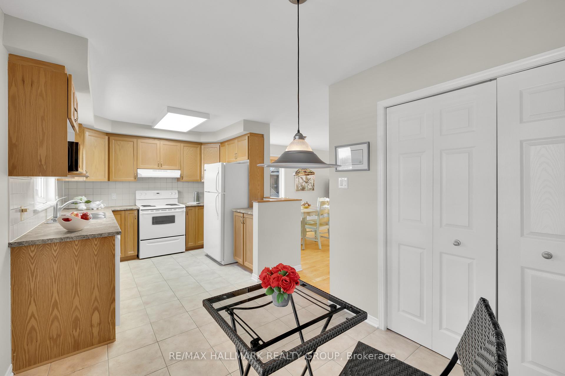 Photo 23 of Unit 4, 577 Reardon Private, Ottawa, Heron Gate/Industrial Park — HOMEH