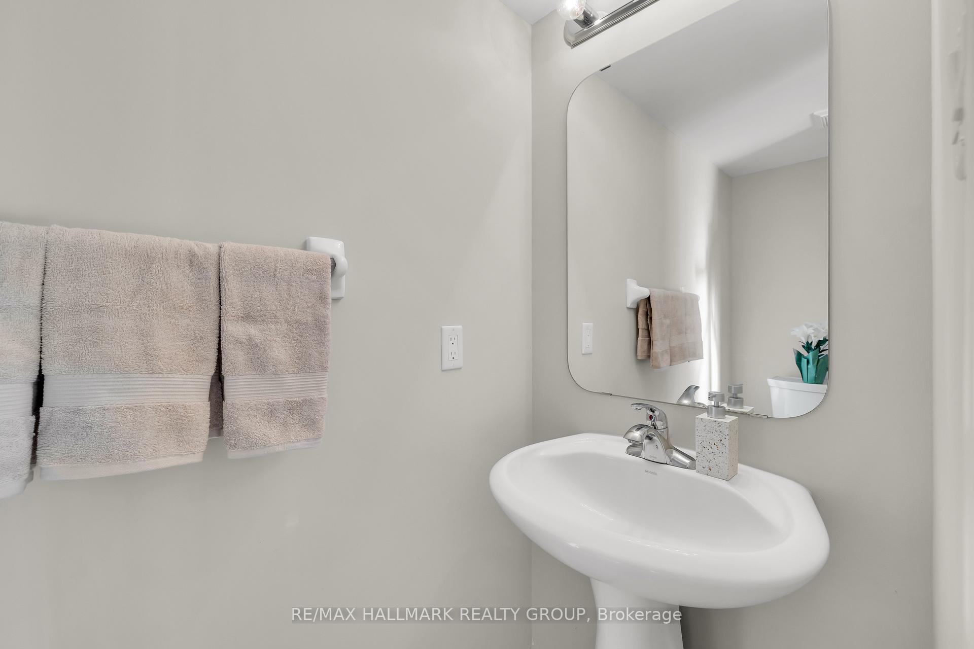Photo 25 of Unit 4, 577 Reardon Private, Ottawa, Heron Gate/Industrial Park — HOMEH