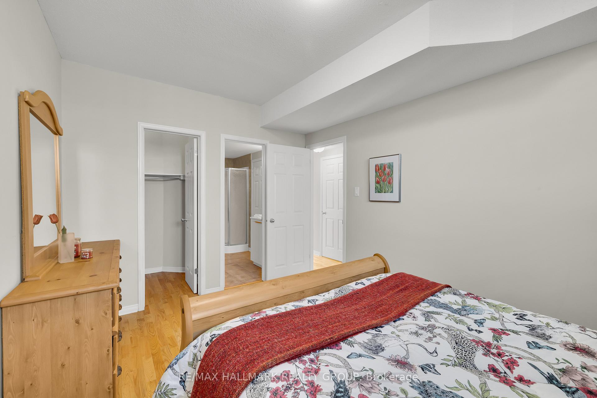 Photo 36 of Unit 4, 577 Reardon Private, Ottawa, Heron Gate/Industrial Park — HOMEH