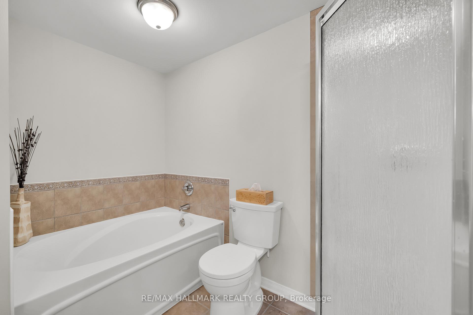 Photo 39 of Unit 4, 577 Reardon Private, Ottawa, Heron Gate/Industrial Park — HOMEH