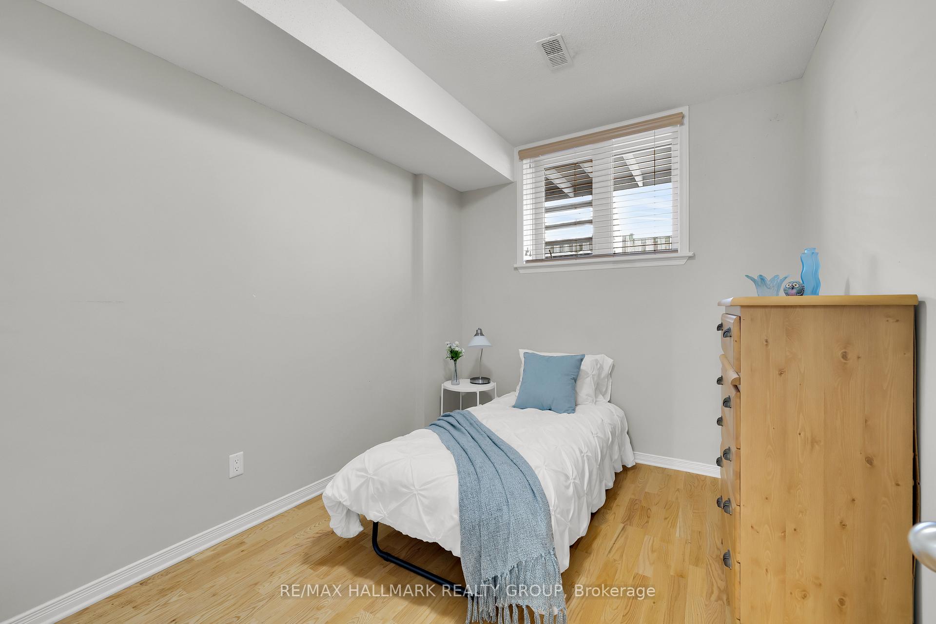 Photo 41 of Unit 4, 577 Reardon Private, Ottawa, Heron Gate/Industrial Park — HOMEH
