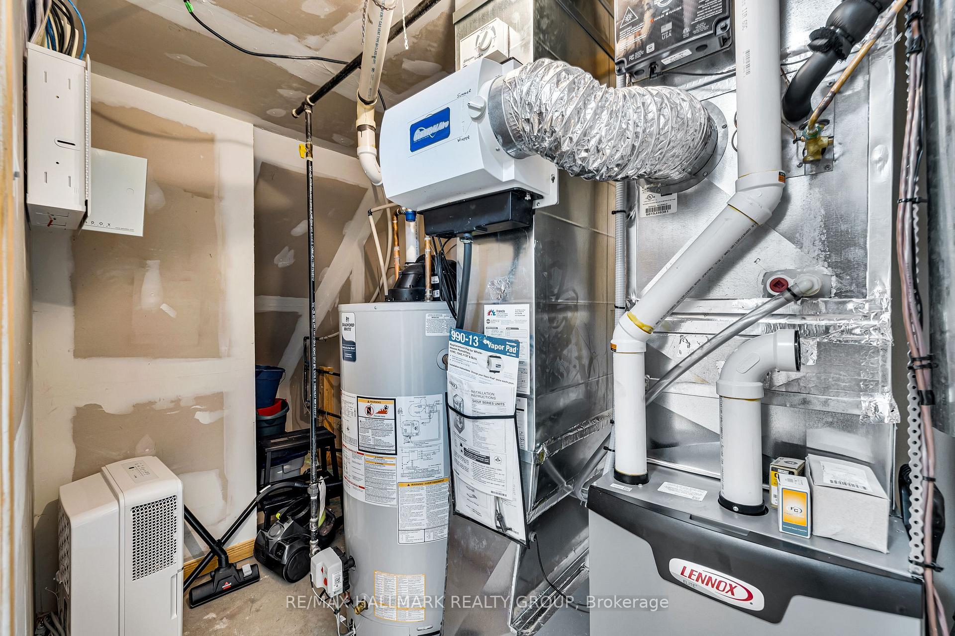 Photo 43 of Unit 4, 577 Reardon Private, Ottawa, Heron Gate/Industrial Park — HOMEH