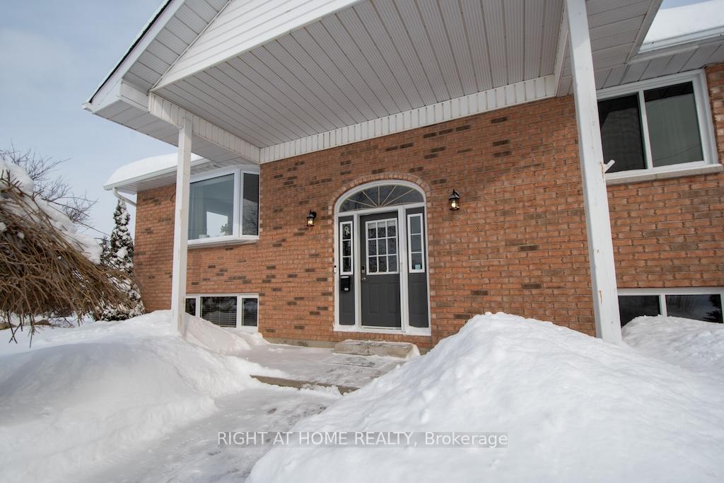 Photo 3 of 10 Kalman Drive, Cavan Monaghan, Cavan Twp — HOMEH