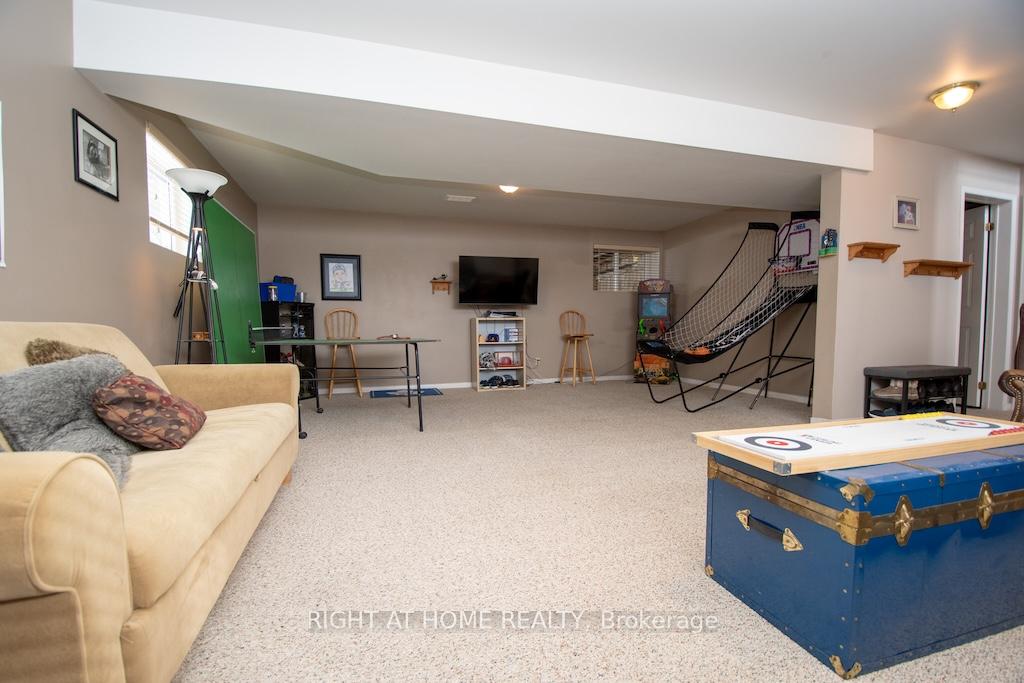 Photo 36 of 10 Kalman Drive, Cavan Monaghan, Cavan Twp — HOMEH