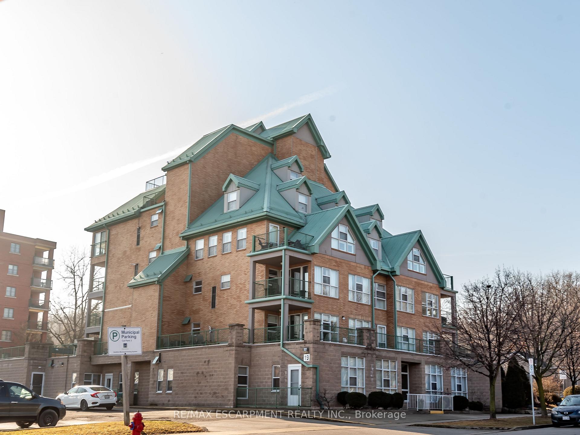 Photo 2 of Unit 102, 19 Lake Avenue S, Hamilton, Stoney Creek — HOMEH