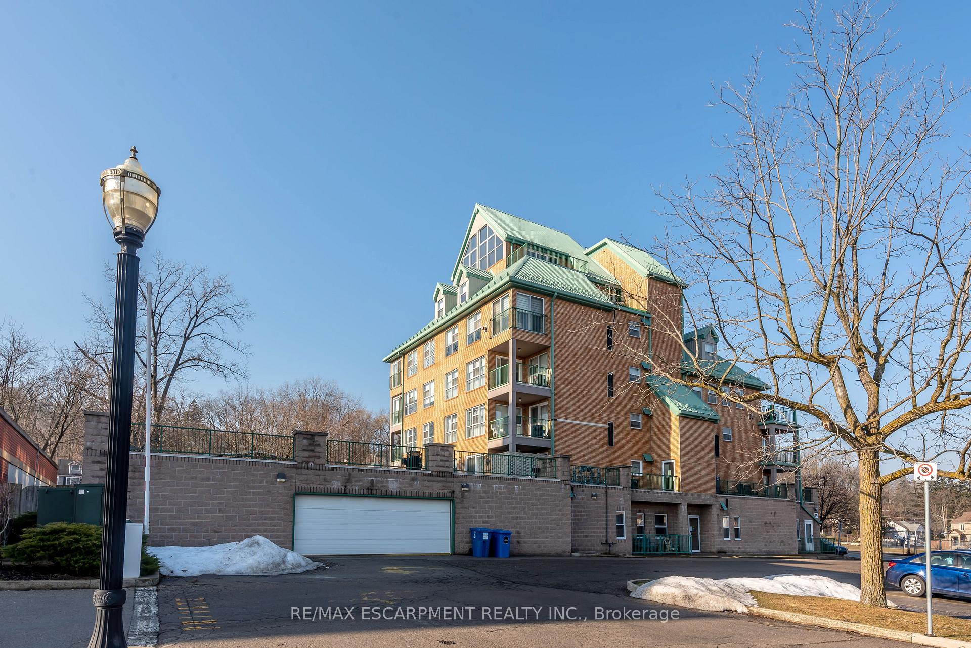 Photo 3 of Unit 102, 19 Lake Avenue S, Hamilton, Stoney Creek — HOMEH