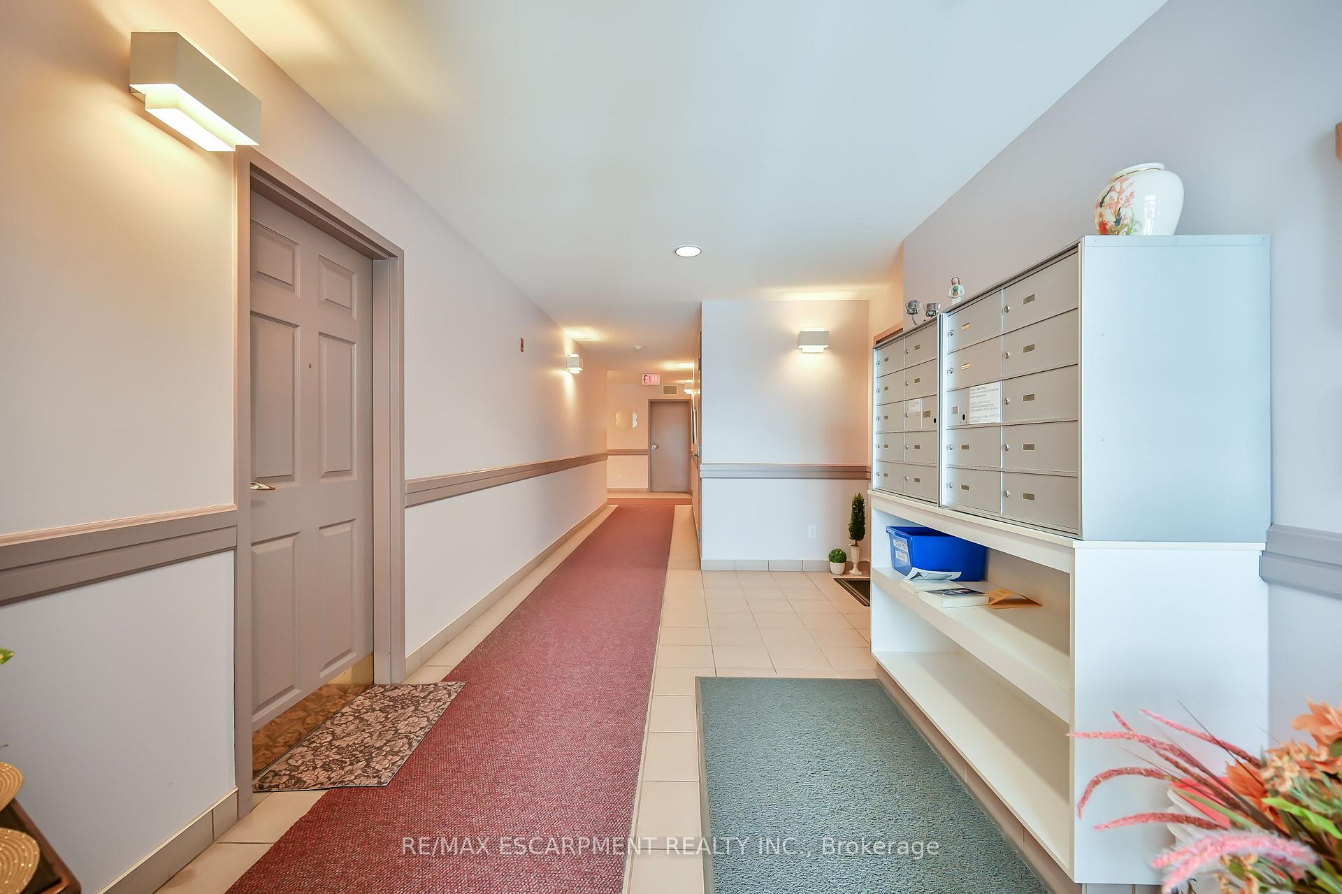 Photo 6 of Unit 102, 19 Lake Avenue S, Hamilton, Stoney Creek — HOMEH