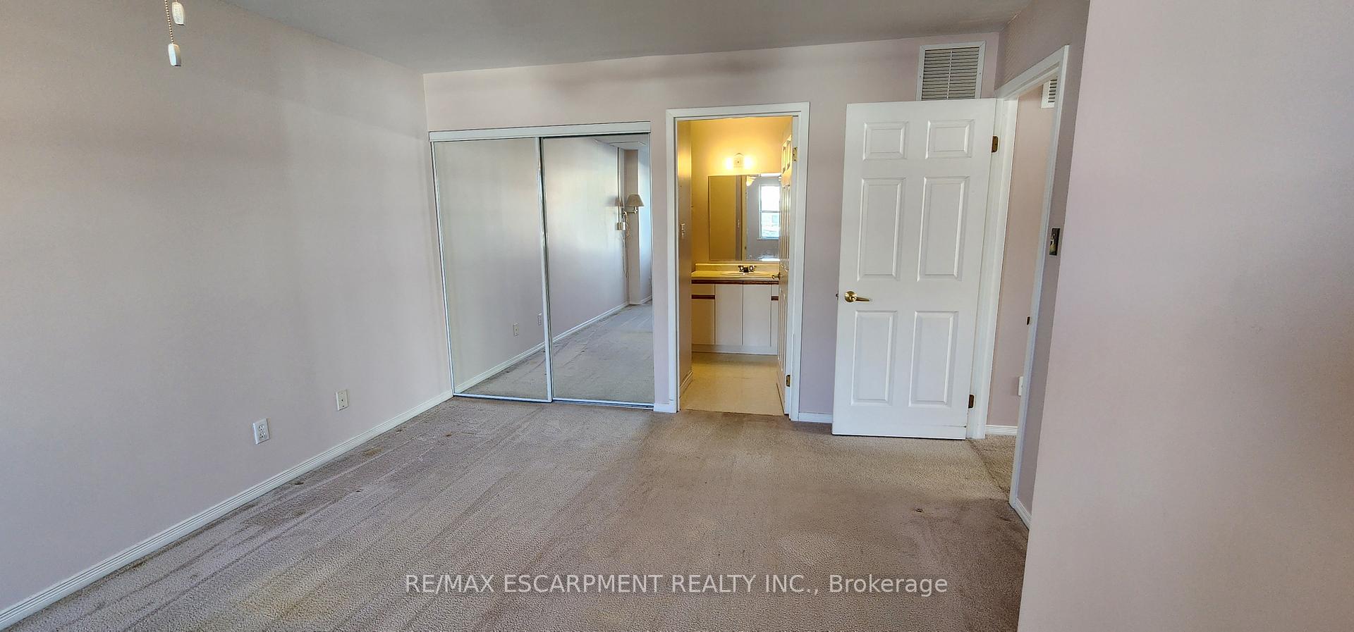 Photo 13 of Unit 102, 19 Lake Avenue S, Hamilton, Stoney Creek — HOMEH