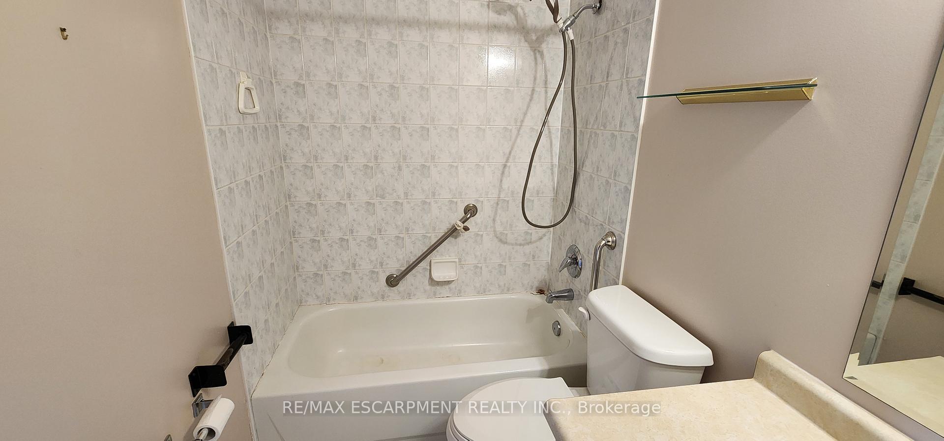 Photo 14 of Unit 102, 19 Lake Avenue S, Hamilton, Stoney Creek — HOMEH
