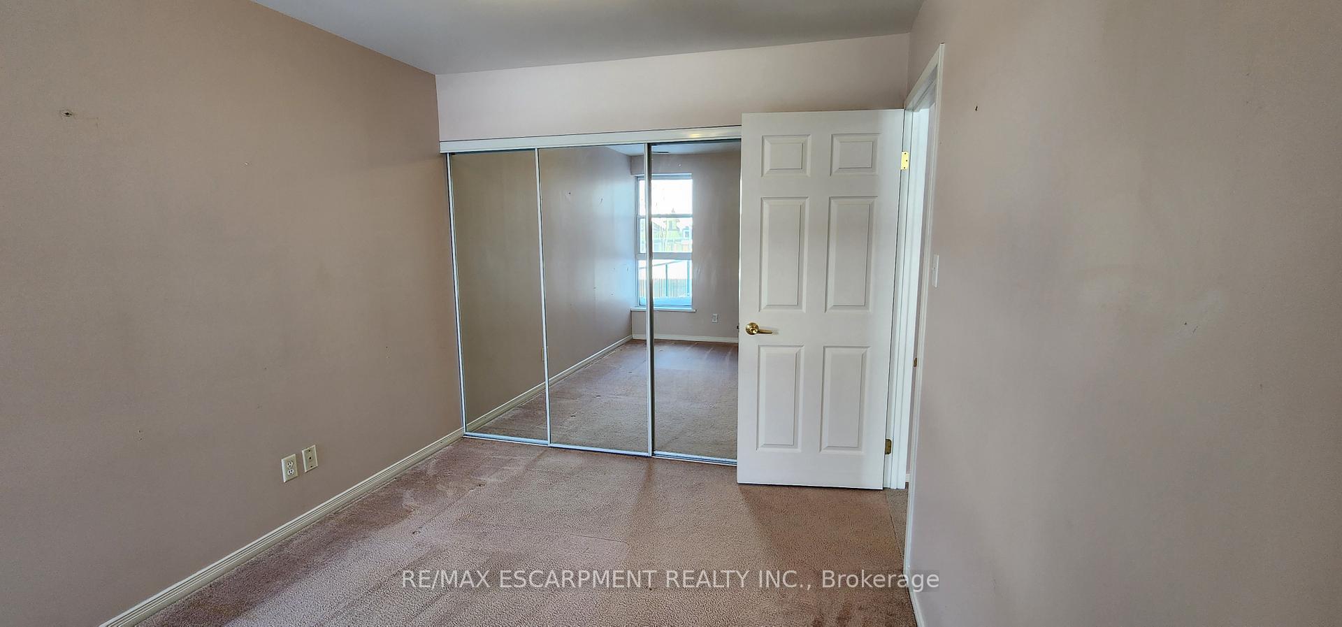 Photo 16 of Unit 102, 19 Lake Avenue S, Hamilton, Stoney Creek — HOMEH