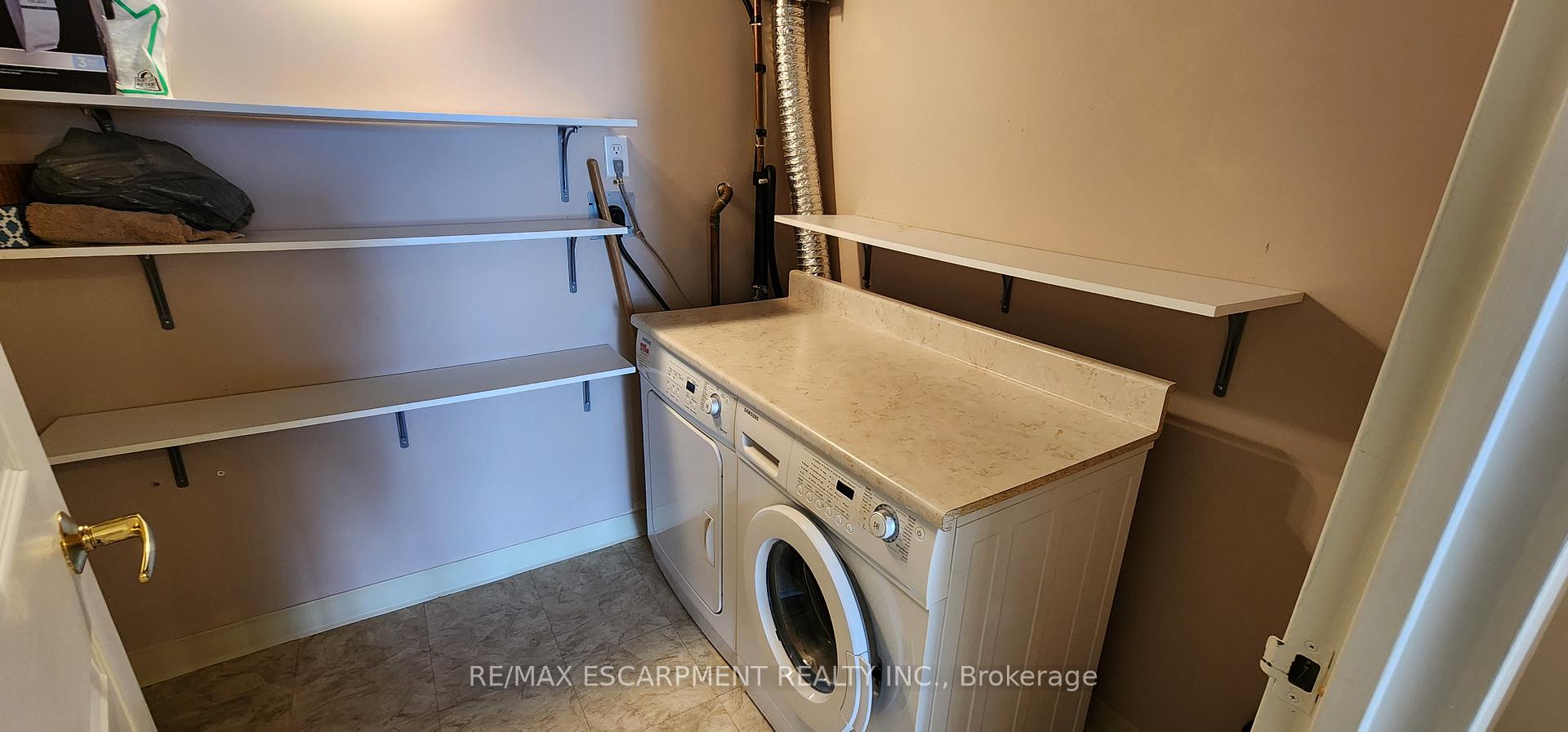 Photo 18 of Unit 102, 19 Lake Avenue S, Hamilton, Stoney Creek — HOMEH
