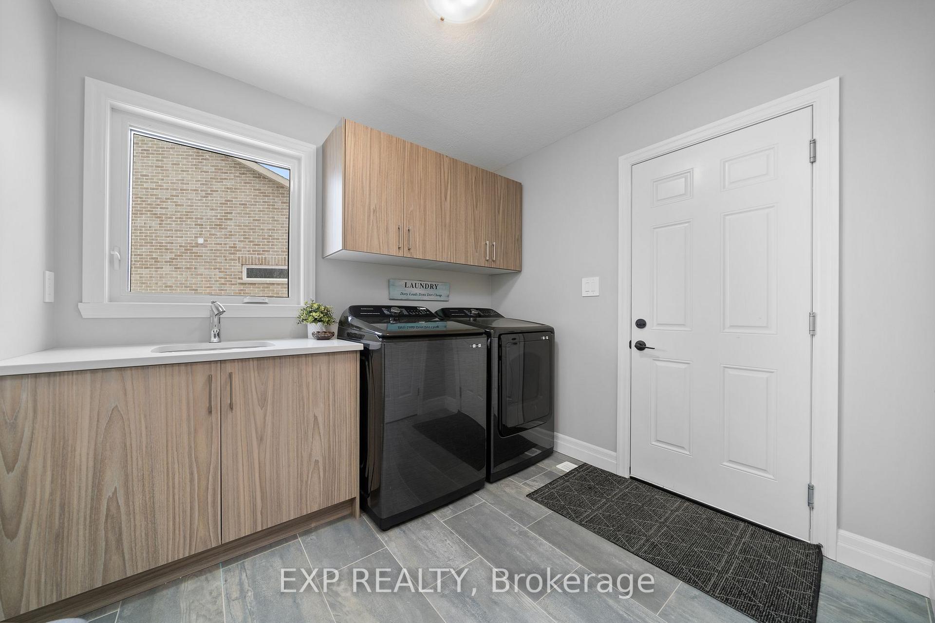 Photo 21 of 58 Lanark Drive, Belleville, Belleville Ward — HOMEH