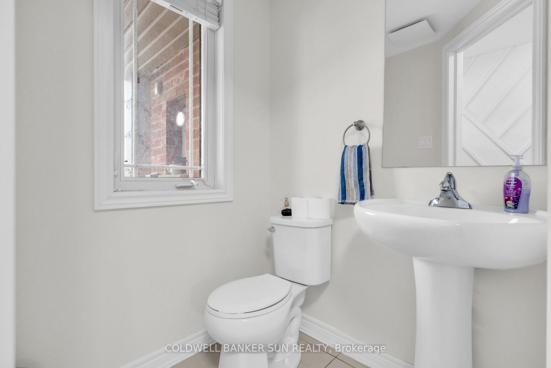 Photo 5 of 254 Hutchinson Drive, New Tecumseth, Alliston — HOMEH