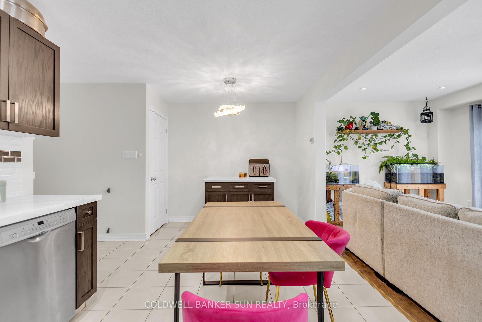 Photo 9 of 254 Hutchinson Drive, New Tecumseth, Alliston — HOMEH