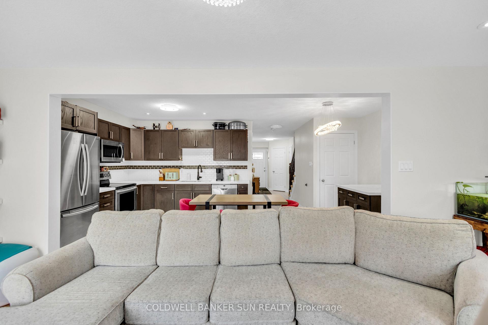 Photo 13 of 254 Hutchinson Drive, New Tecumseth, Alliston — HOMEH
