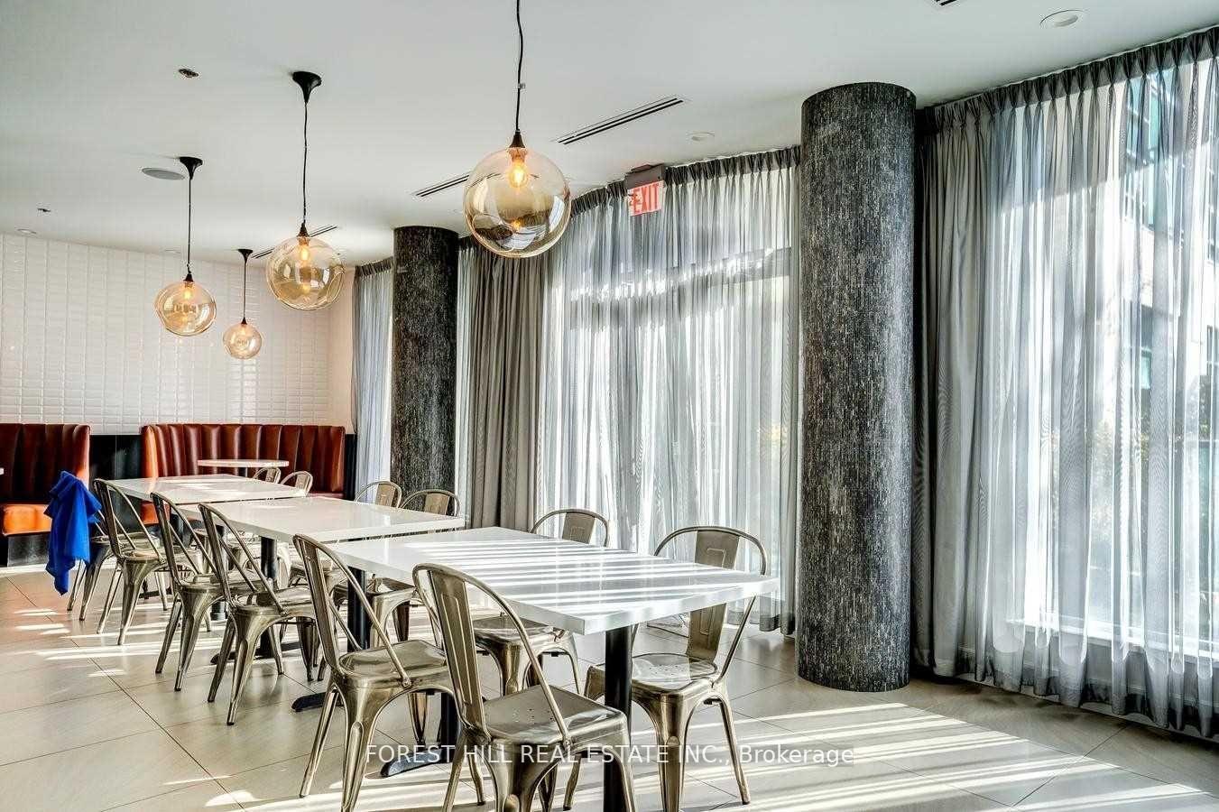Photo 4 of Unit 426, 377 Madison Avenue, Toronto, Casa Loma — HOMEH