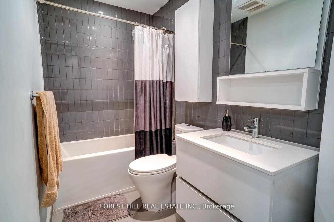 Photo 11 of Unit 426, 377 Madison Avenue, Toronto, Casa Loma — HOMEH