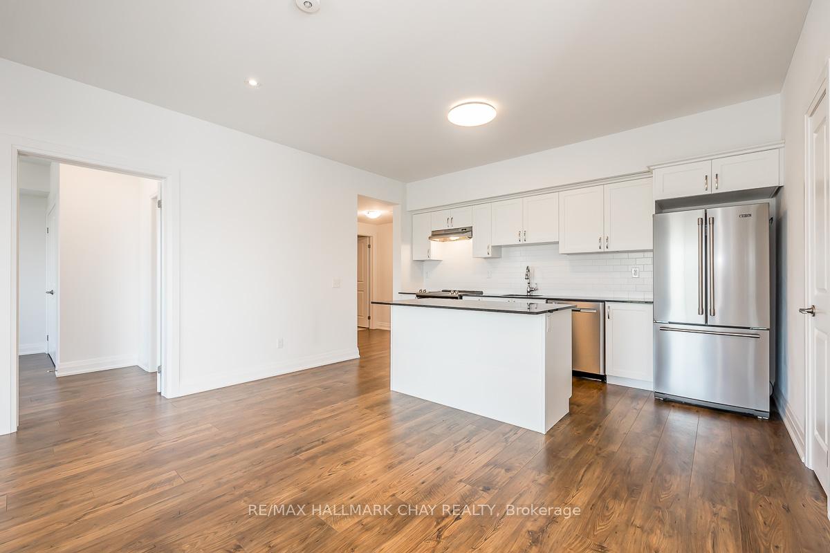 Photo 10 of Unit 402, 299 Cundles Road E, Barrie, Alliance — HOMEH