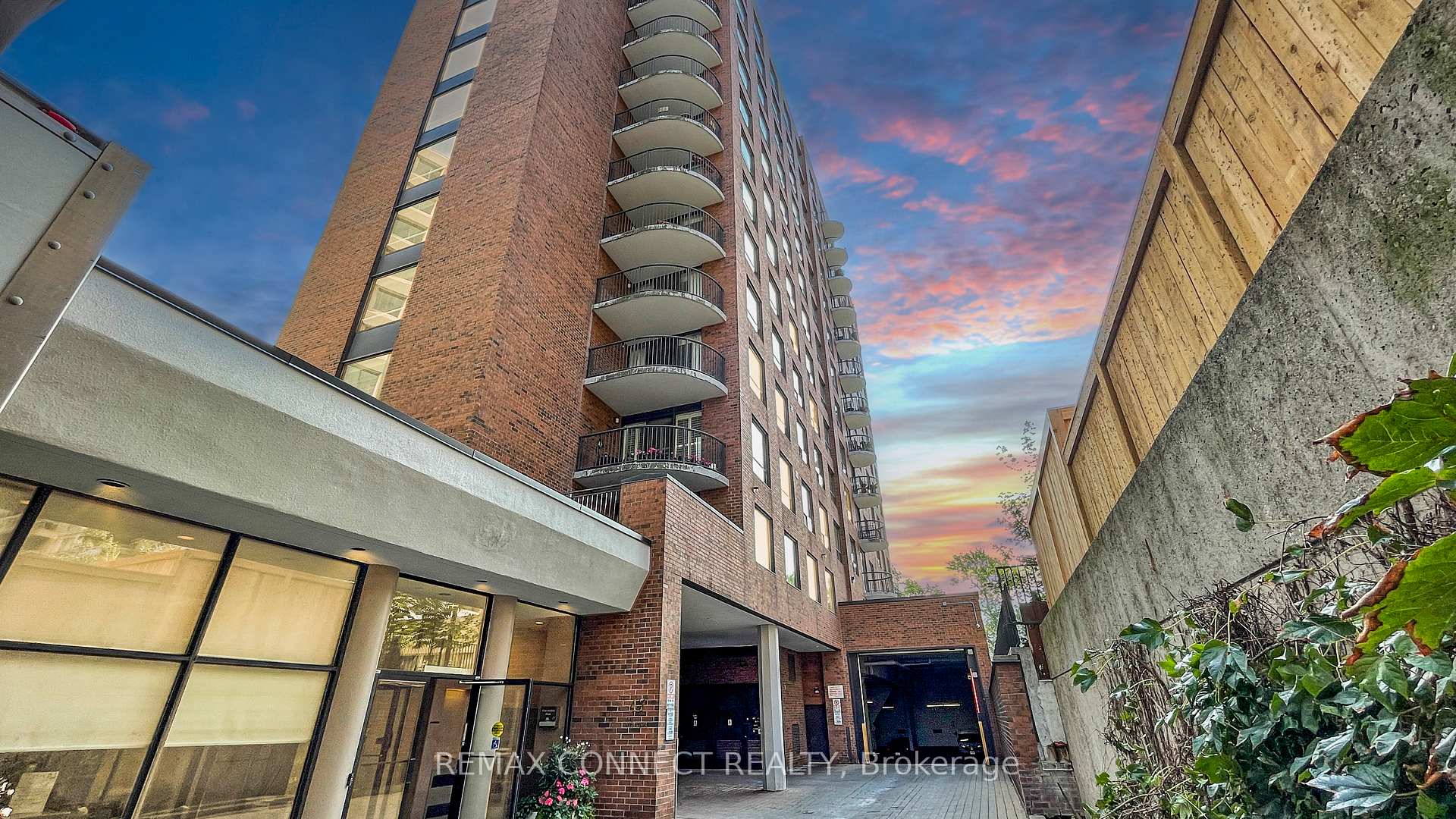 Front of Unit 1002, 47 St Clair Avenue W
