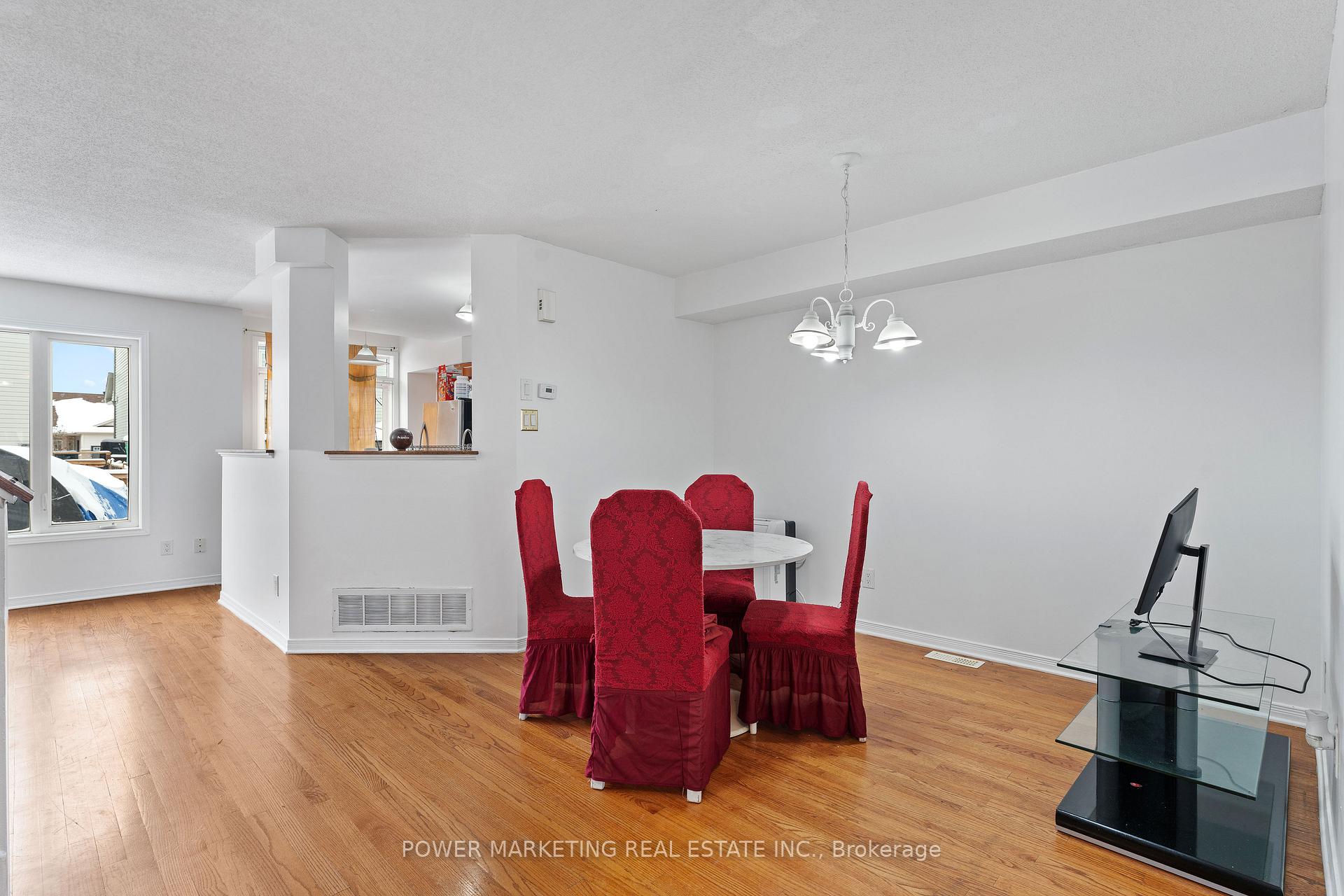 Photo 5 of 116 Esterbrook Drive, Ottawa, Mer Bleue/Bradley Estates/Anderson Park — HOMEH