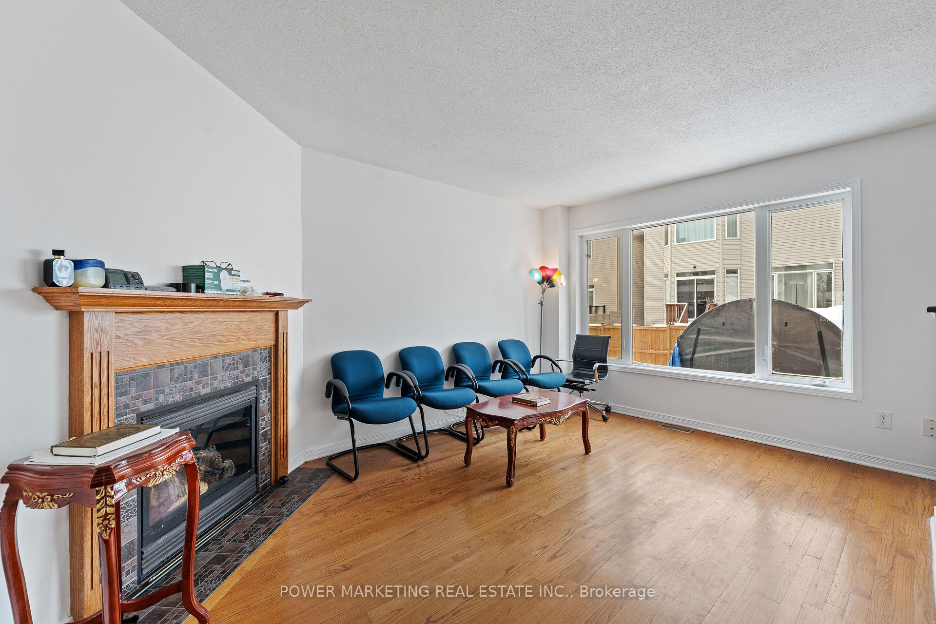 Photo 6 of 116 Esterbrook Drive, Ottawa, Mer Bleue/Bradley Estates/Anderson Park — HOMEH