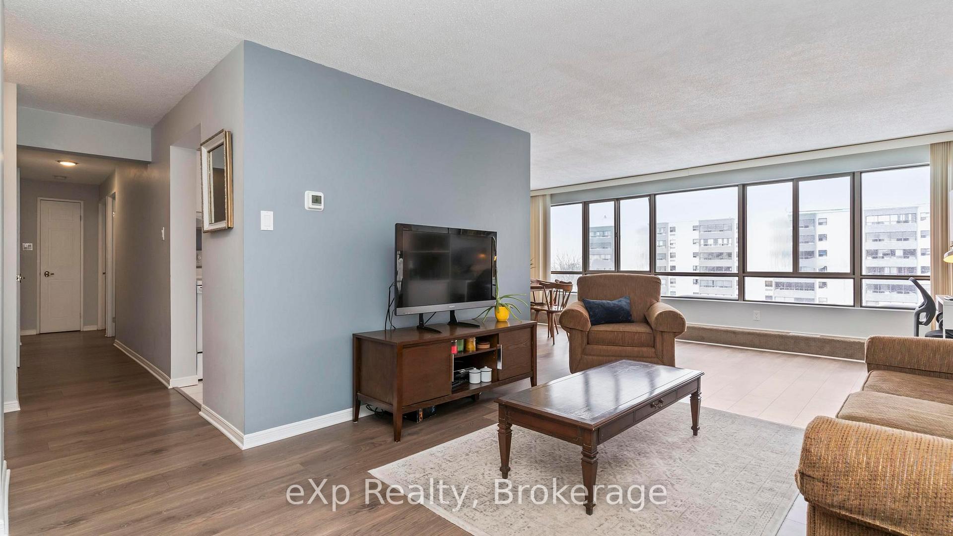 Front of Unit 902, 570 Proudfoot Lane