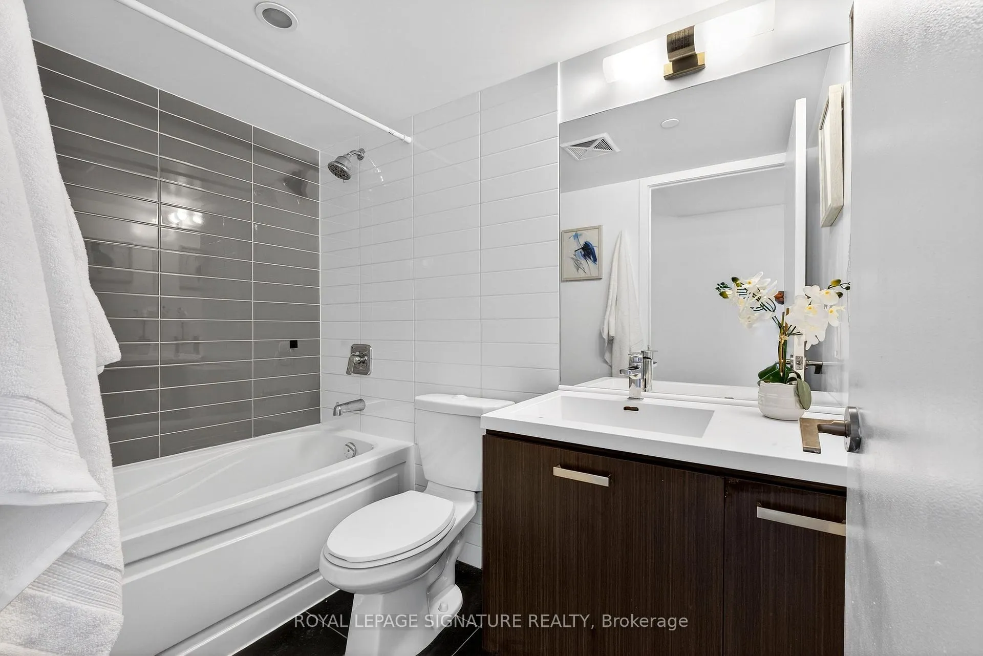 Photo 14 of Unit 315, 125 Redpath Avenue, Toronto, Mount Pleasant East — HOMEH