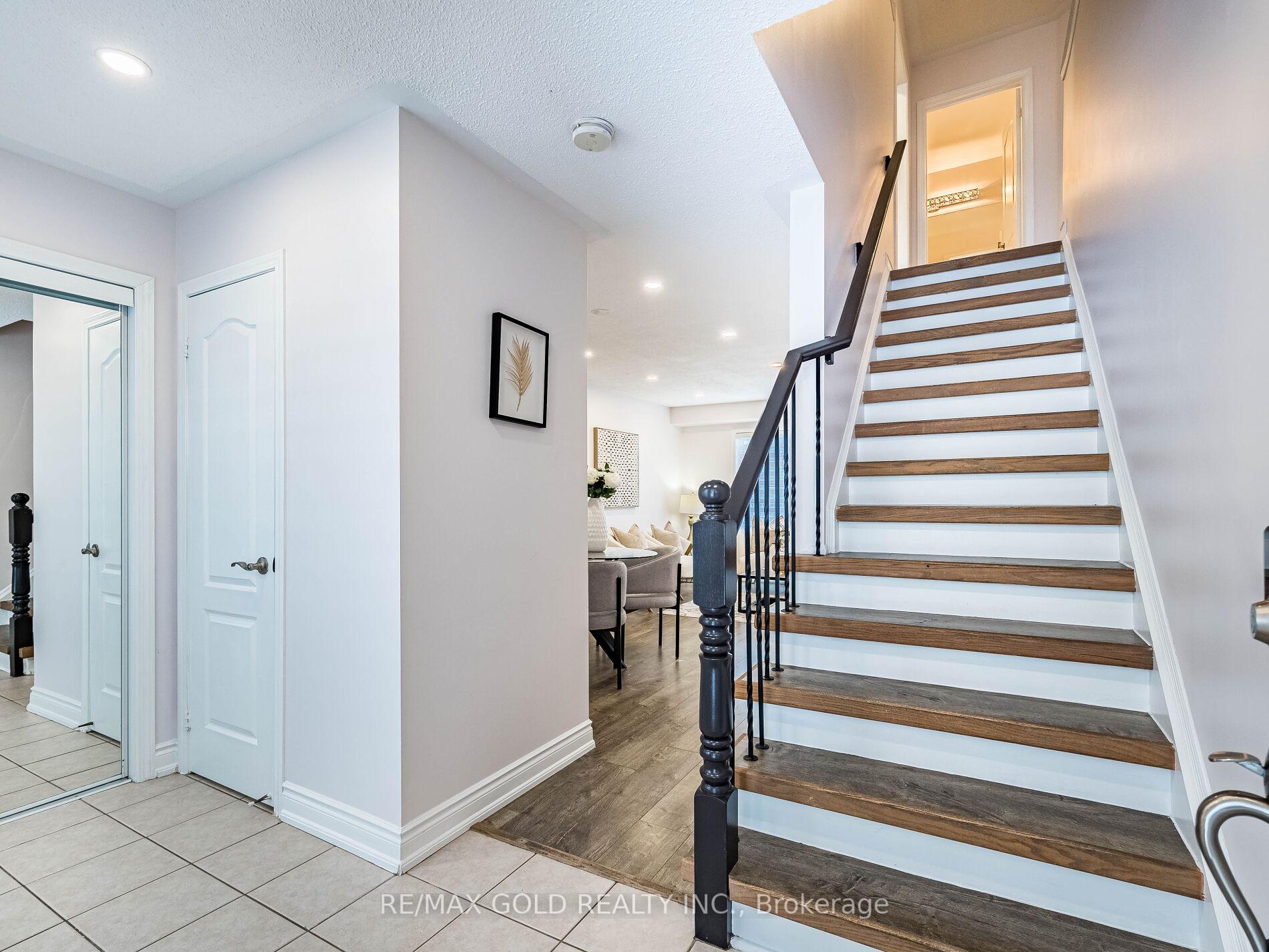 Photo 3 of 42 Jessop Drive, Brampton, Fletcher's Meadow — HOMEH