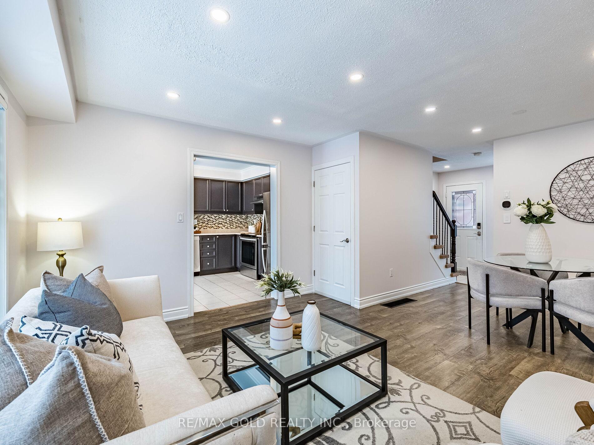 Photo 10 of 42 Jessop Drive, Brampton, Fletcher's Meadow — HOMEH