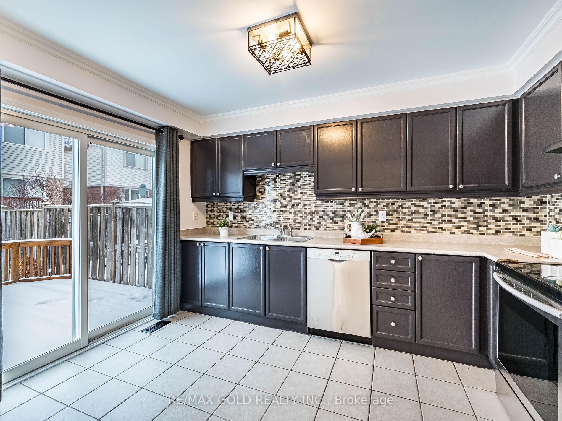 Photo 11 of 42 Jessop Drive, Brampton, Fletcher's Meadow — HOMEH