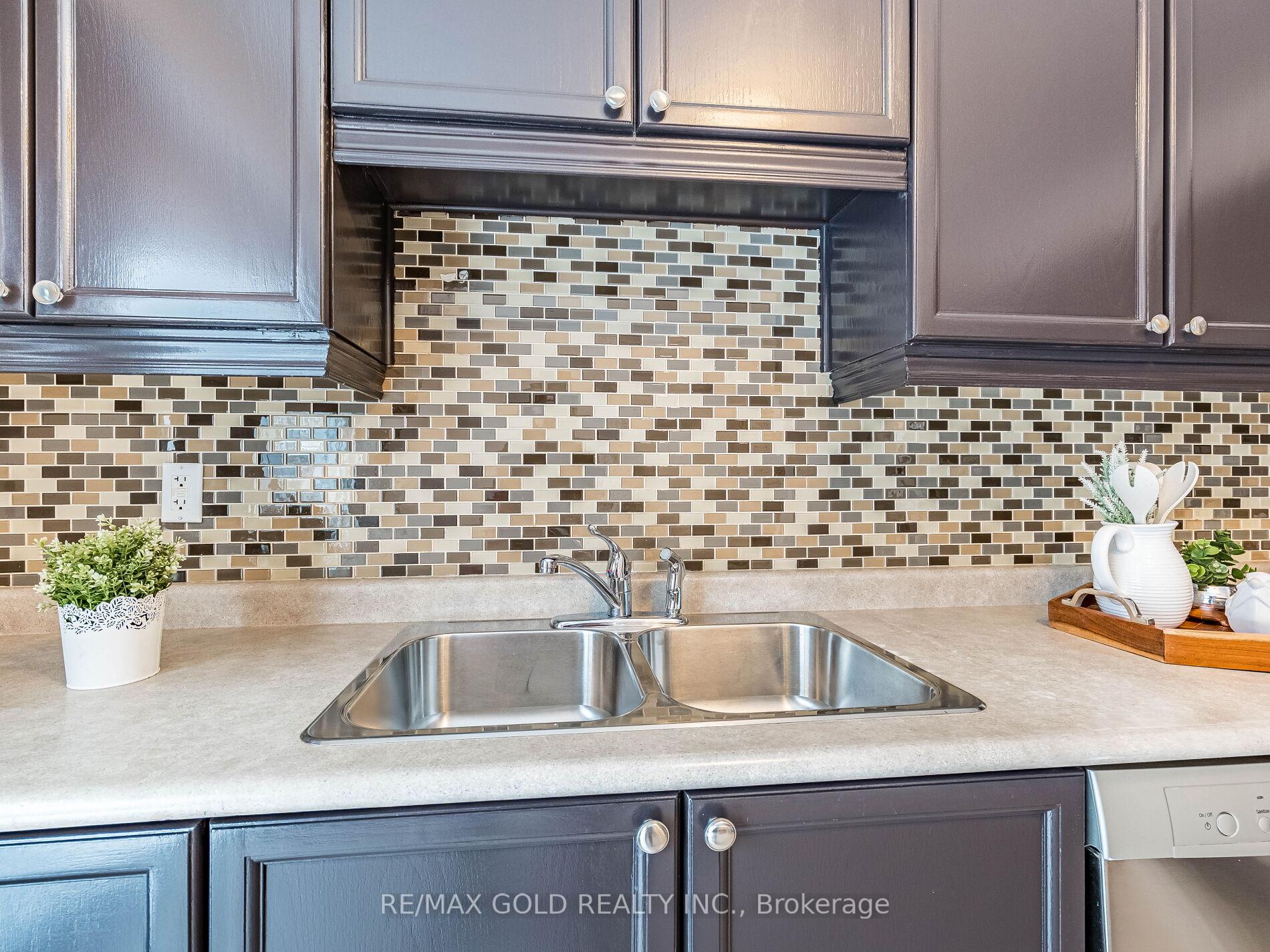 Photo 13 of 42 Jessop Drive, Brampton, Fletcher's Meadow — HOMEH
