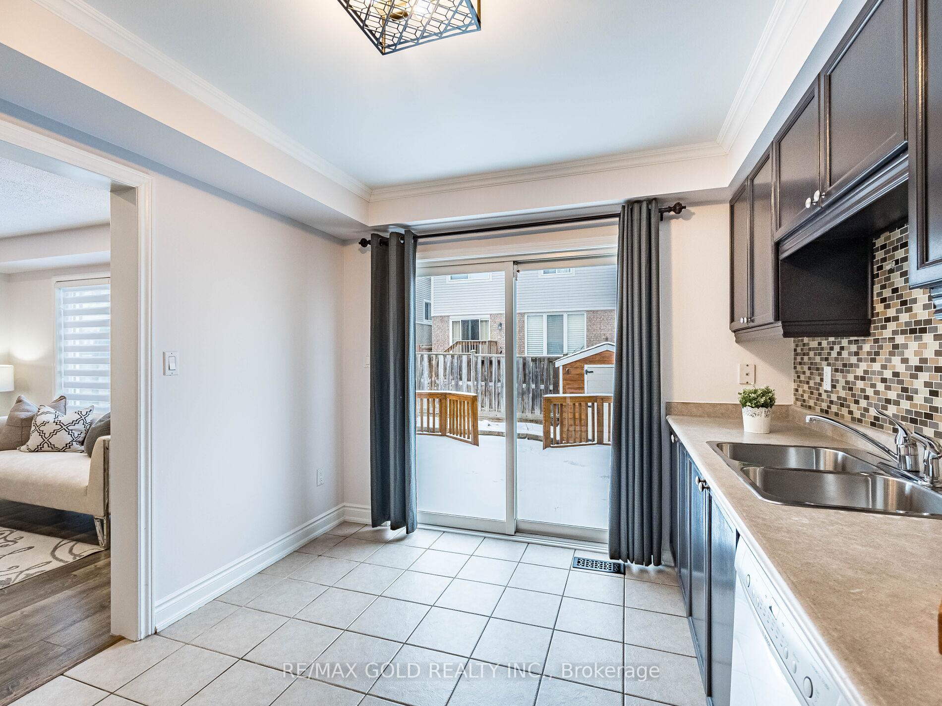 Photo 15 of 42 Jessop Drive, Brampton, Fletcher's Meadow — HOMEH