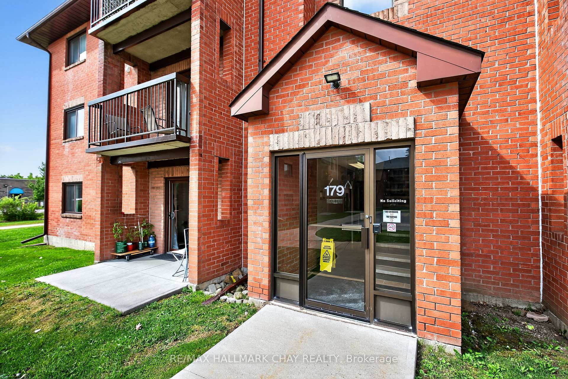 Photo 3 of Unit B4, 179 Edgehill Drive, Barrie, Edgehill Drive — HOMEH