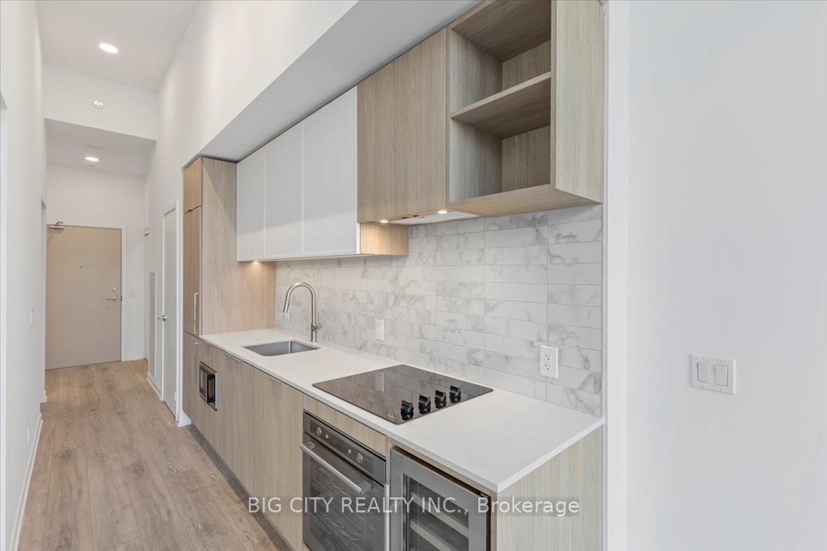 Photo 4 of Unit 219, 2020 Bathurst Street, Toronto, Humewood-Cedarvale — HOMEH