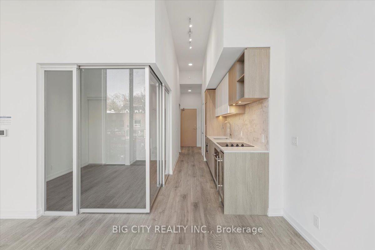 Photo 5 of Unit 219, 2020 Bathurst Street, Toronto, Humewood-Cedarvale — HOMEH