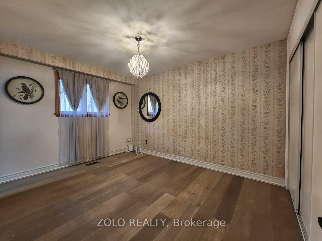 Photo 9 of Unit Main floor, 5 Cabot Court, Aurora, Aurora Heights — HOMEH