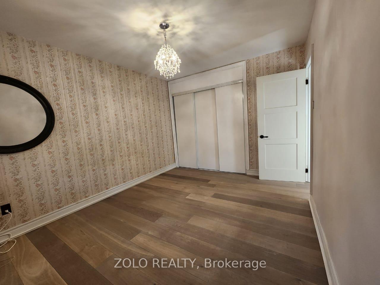 Photo 10 of Unit Main floor, 5 Cabot Court, Aurora, Aurora Heights — HOMEH